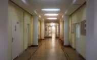 Korytarz na drugim piętrze przed modernizacją