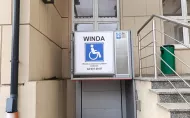 Wejście B - podnośnik dla osób niepełnosprawnych